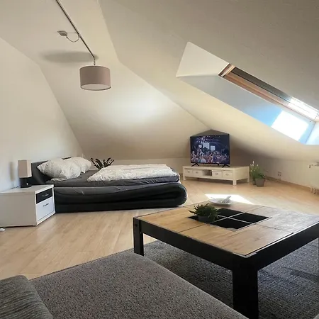 Lejlighed Grosse Moderne In Messenaehe *