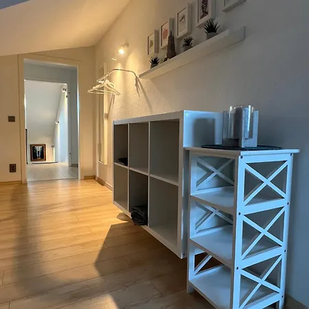Lejlighed Grosse Moderne In Messenaehe