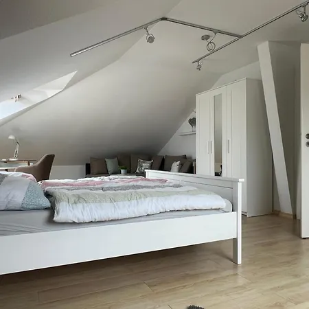 Grosse Moderne In Messenaehe * Laatzen